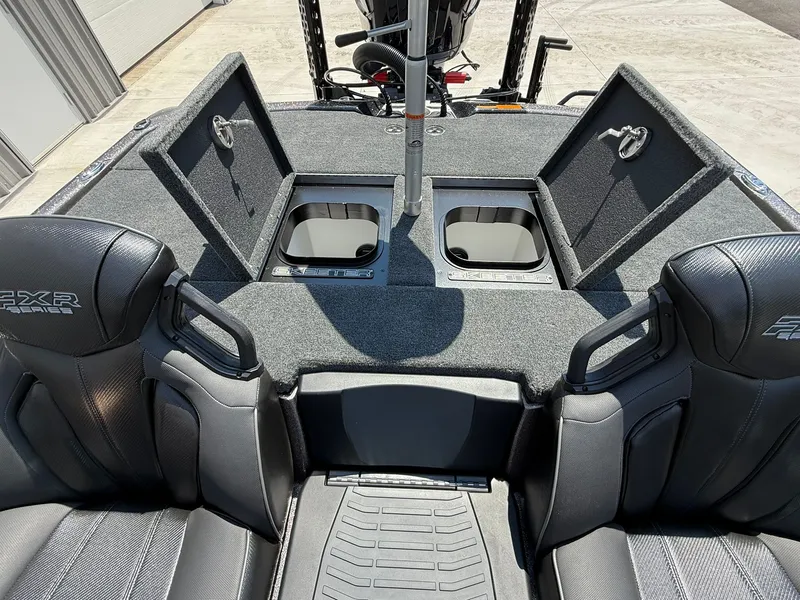 Slide: The Image of Skeeter FXR-20 2025 - 12