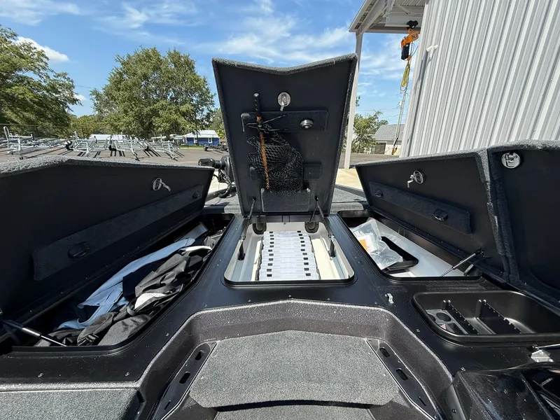 Slide: The Image of Skeeter FXR-20 2025 - 13