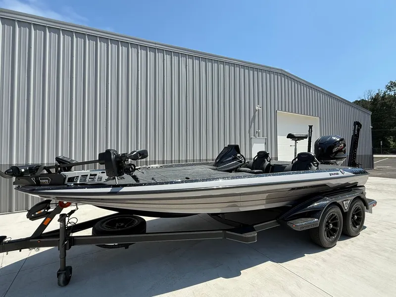 Slide: The Image of Skeeter FXR-20 2025 - 3