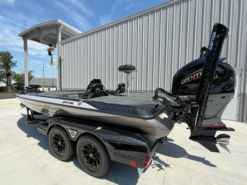 Slide: The Image of Skeeter FXR-20 2025 - 4