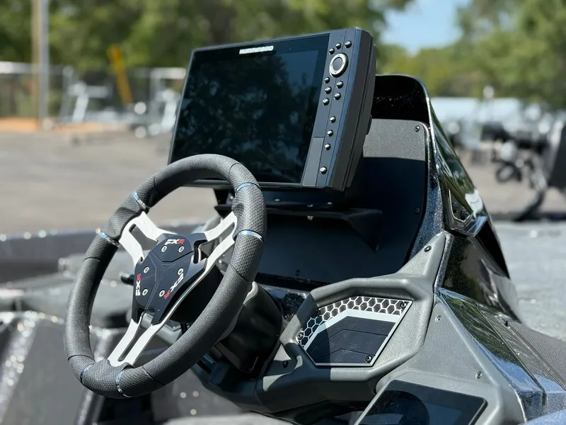 Slide: The Image of Skeeter FXR-20 2025 - 7