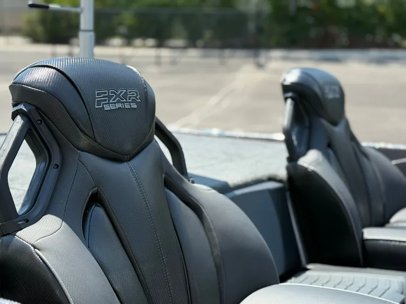 Slide: The Image of Skeeter FXR-20 2025 - 9