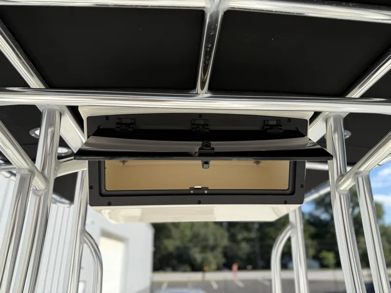 Slide: The Image of Bulls Bay 230 XS 2026 - 10