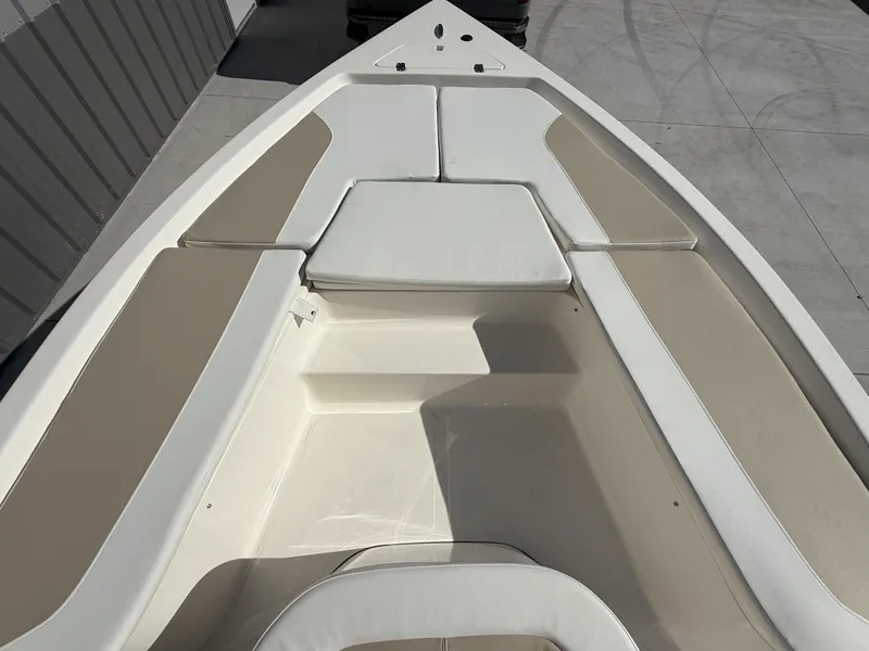 Slide: The Image of Bulls Bay 230 XS 2026 - 12