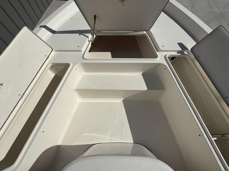 Slide: The Image of Bulls Bay 230 XS 2026 - 14