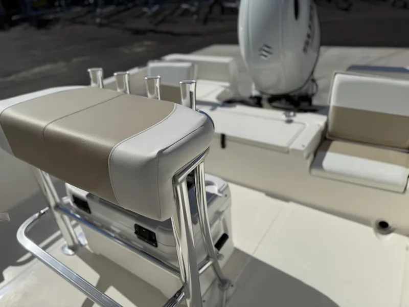 Slide: The Image of Bulls Bay 230 XS 2026 - 8