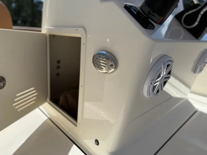 Slide: The Image of Pioneer 180 Islander 2026 - 9