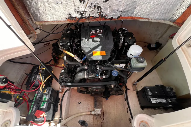 Slide: The Image of Engine compartment of a 2002 Chaparral 232 Sunesta boat with MerCruiser 5.0 MPI engine. - 38