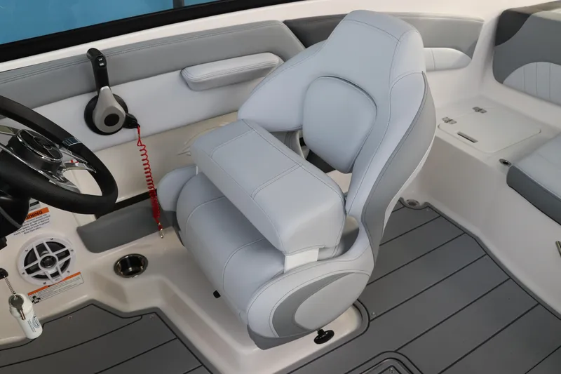 Slide: The Image of 2026 Chaparral 21 SSi OB boat interior with gray captain's seat and steering wheel. - 26
