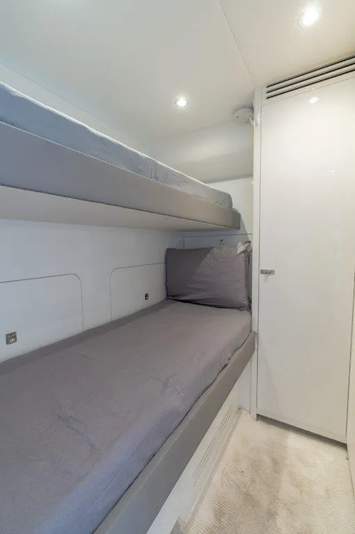 Slide: The Image of Princess 85 Kaos - Crew - 25