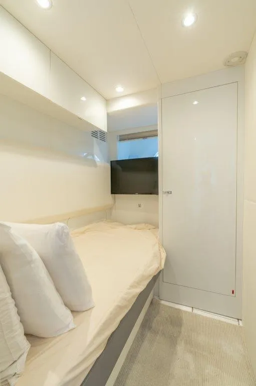 Slide: The Image of Princess 85 Kaos - Crew - 26