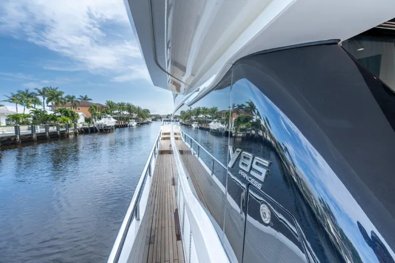 Slide: The Image of Princess 85 Kaos - Side - 4