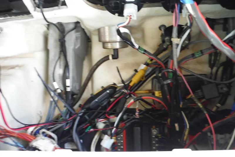 Slide: The Image of Wiring and components inside a 2008 Sailfish 2660 CC boat. - 40