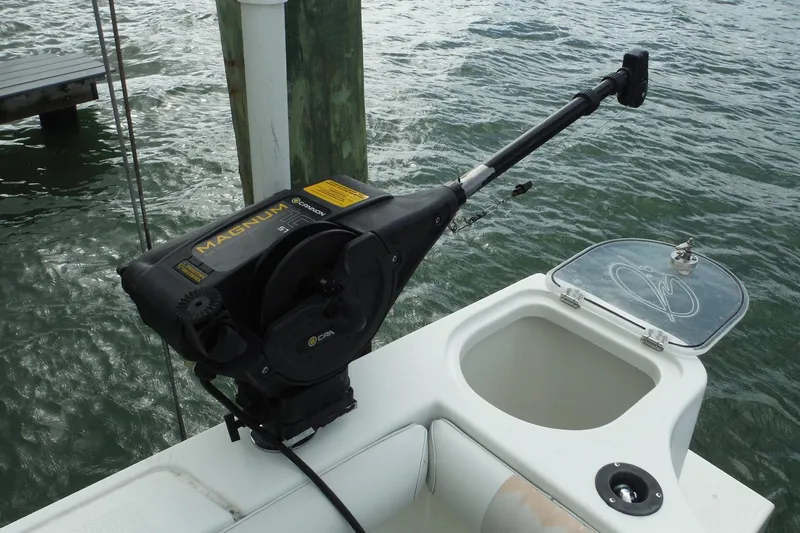 Slide: The Image of Fishing equipment on 2008 Sailfish 2660 CC boat, featuring a Magnum downrigger by Cannon. - 8