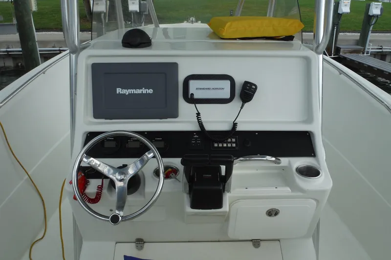 Slide: The Image of 2008 Sailfish 2660 CC boat console with Raymarine display and steering wheel. - 9