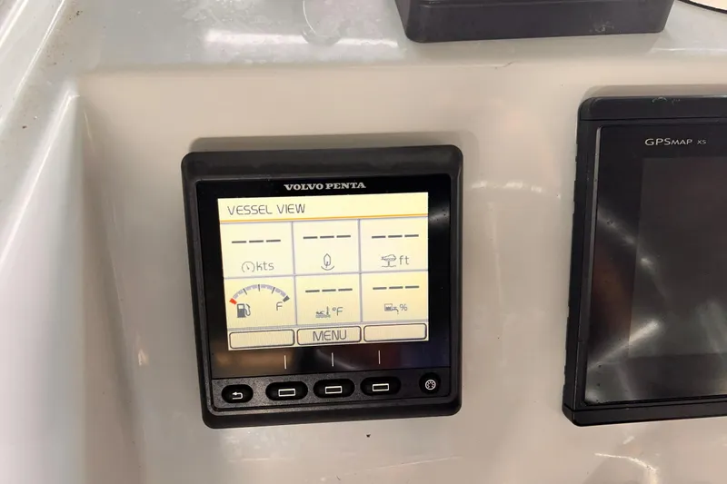 Slide: The Image of Volvo Penta vessel view display on 1989 Shamrock 260 Hardtop boat dashboard. - 16