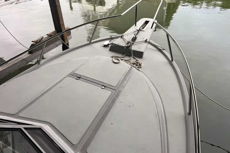 Slide: The Image of 1989 Shamrock 260 Hardtop boat deck with railing and mooring lines. - 5