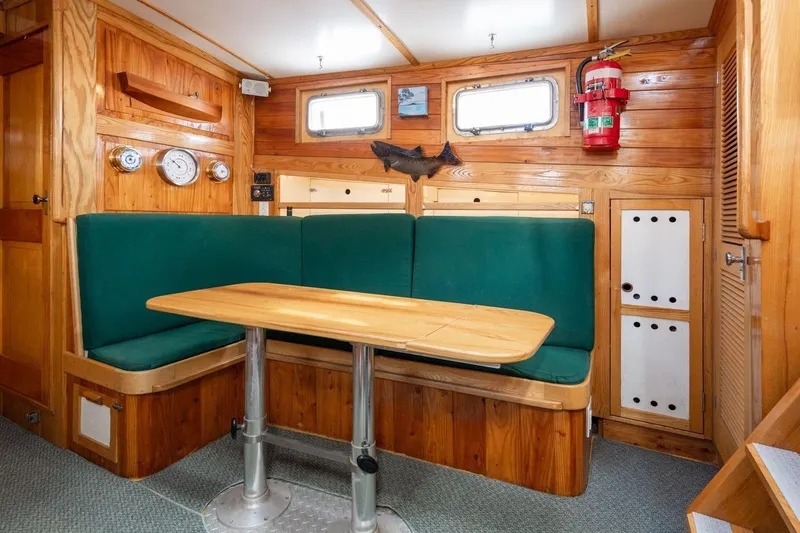 Slide: The Image of Diesel Duck 44 - Salon / Salon Table - 4