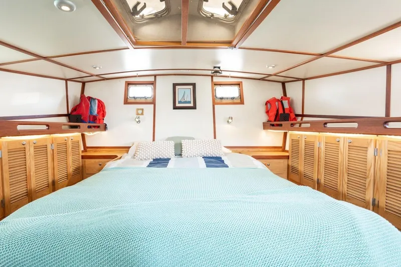 Slide: The Image of Diesel Duck 44 - Owner's Cabin - 5