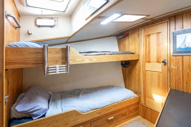 Slide: The Image of Diesel Duck 44 - Forward Cabin - 6