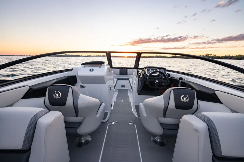 Slide: The Image of Scarab 255 SE 2026 - 19