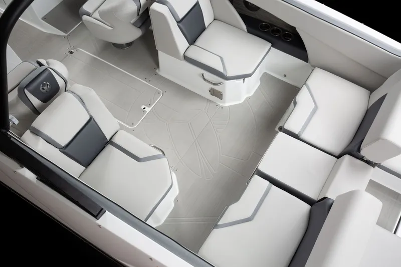 Slide: The Image of Scarab 255 SE 2026 - 24