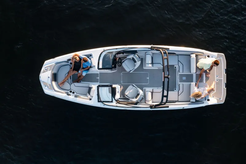 Slide: The Image of Scarab 255 SE 2026 - 30