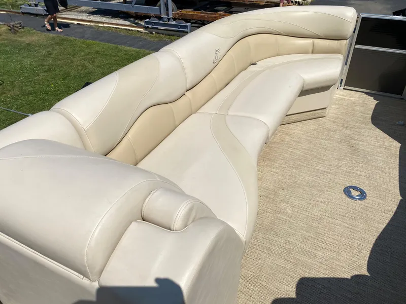 Slide: The Image of 2015 Misty Harbor 2685SU Tri Toon boat with beige seating and carpeted deck. - 11
