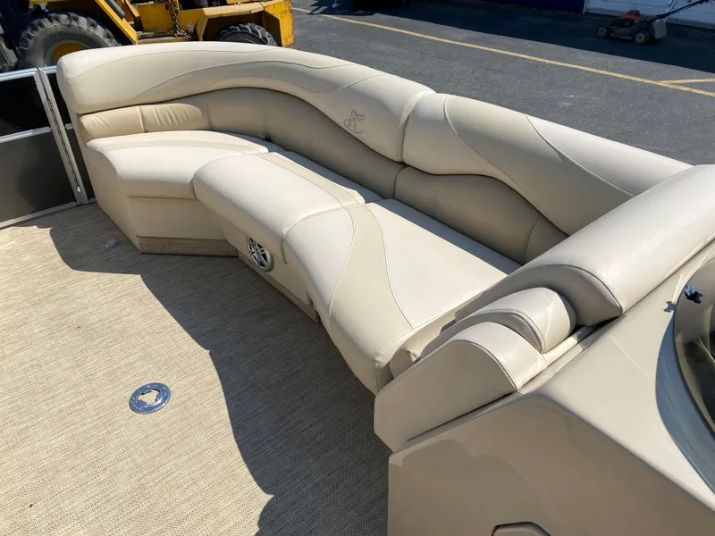 Slide: The Image of 2015 Misty Harbor 2685SU Tri Toon boat with beige seating and carpeted deck. - 12