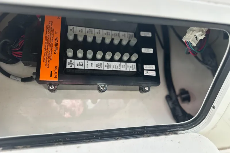 Slide: The Image of Electrical panel of a 2007 Sea Ray 290 SLX boat with labeled fuses. - 51