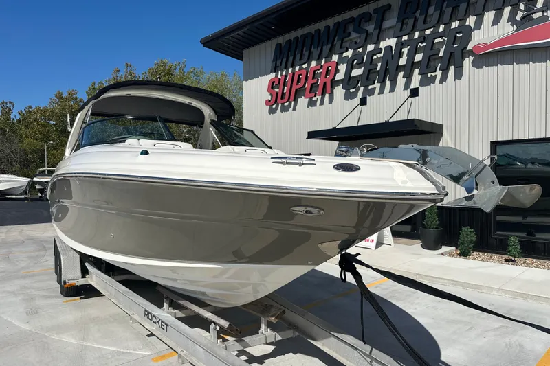 Slide: The Image of 2007 Sea Ray 290 SLX boat on trailer at Midwest Boating Super Center. - 9