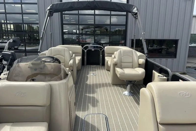 Slide: The Image of 2018 Manitou 23 Aurora LE RF pontoon boat with beige seating and canopy. - 11