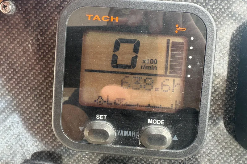 Slide: The Image of Tachometer display on 2012 Grady-White Freedom 275 boat, showing 638.6 hours. - 20