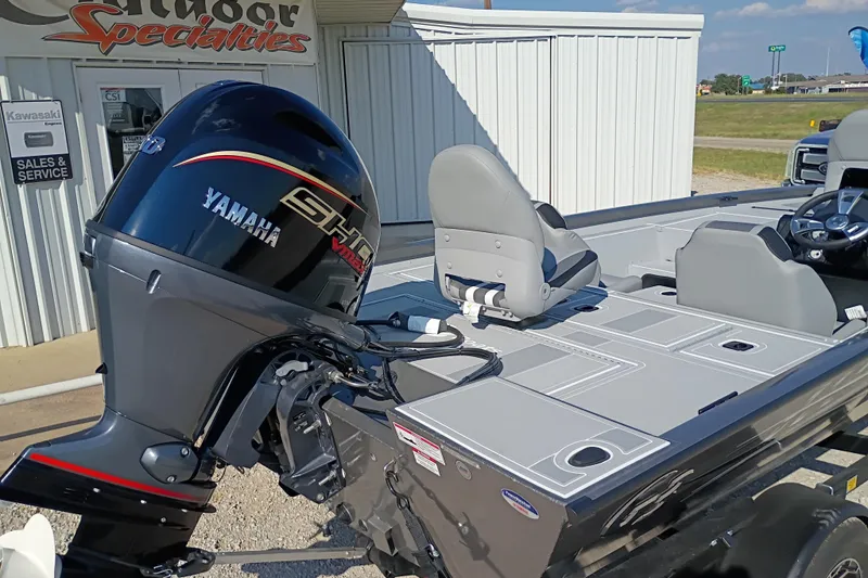 Slide: The Image of 2026 G3 1710SE boat with Yamaha engine at outdoor dealership. - 3