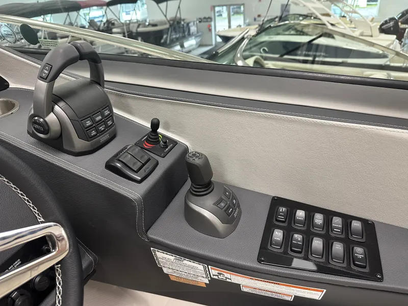 Slide: The Image of Regal 33 Express 2023 - 17