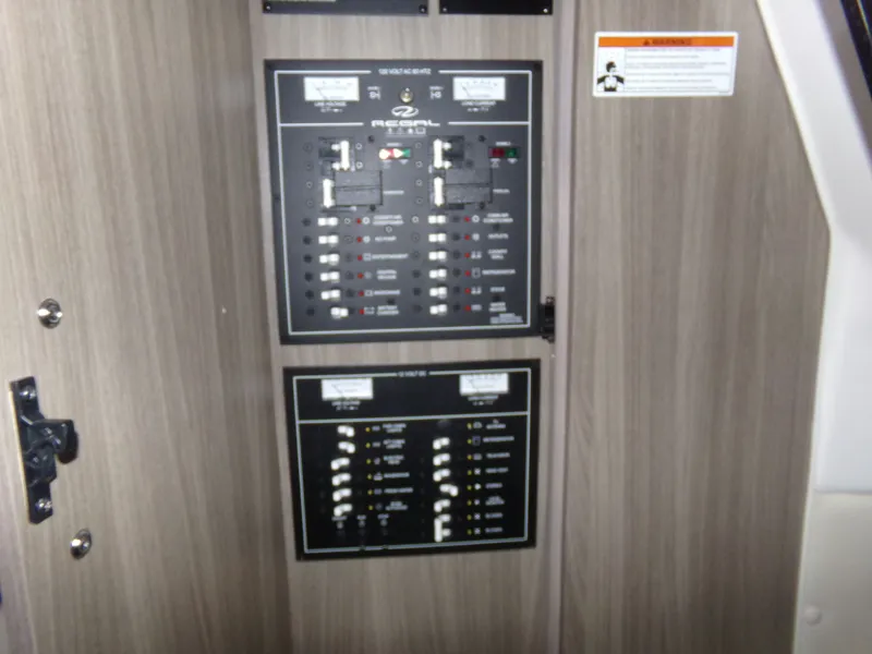 Slide: The Image of Regal 33 Express 2023 - 31