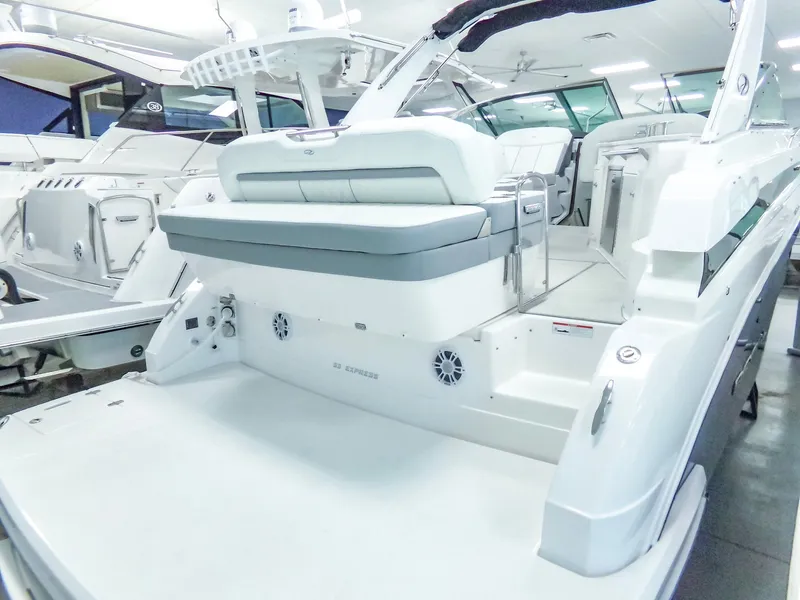 Slide: The Image of Regal 33 Express 2023 - 6