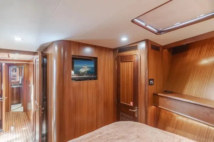 Slide: The Image of 2007 Grand Alaskan Enclosed Bridge Cpmy - Image 28 - 28