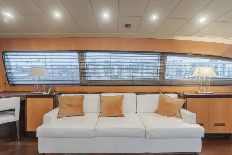 Slide: The Image of 2004 Mangusta 105 Sport - Image 11 - 11