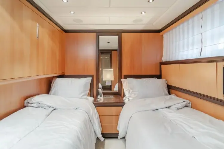 Slide: The Image of 2004 Mangusta 105 Sport - Image 14 - 14