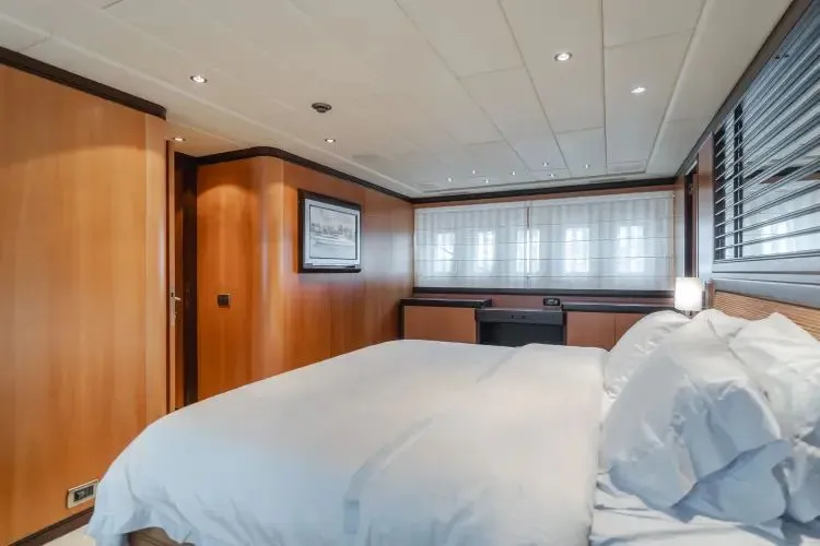 Slide: The Image of 2004 Mangusta 105 Sport - Image 16 - 16