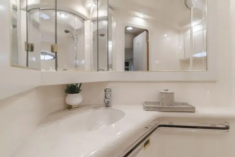 Slide: The Image of 2000 Sea Ray 540 Sundancer - Image 19 - 19