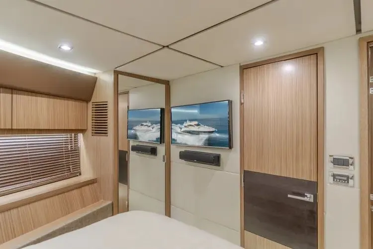 Slide: The Image of 2016 Sea Ray L590 - Image 18 - 18