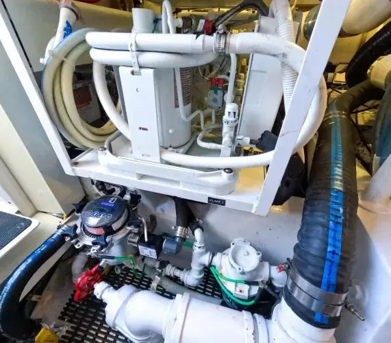 Slide: The Image of 2004 Viking 45 Convertible - Image 31 - 31