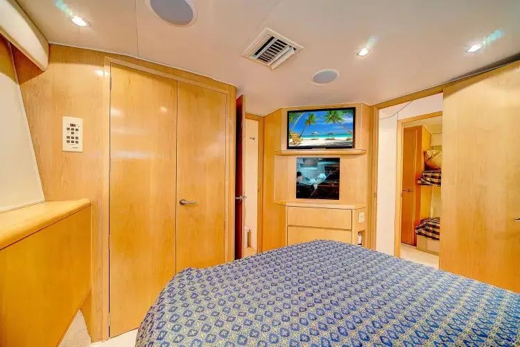 Slide: The Image of 1998 Hatteras 60 Convertible - Image 16 - 16