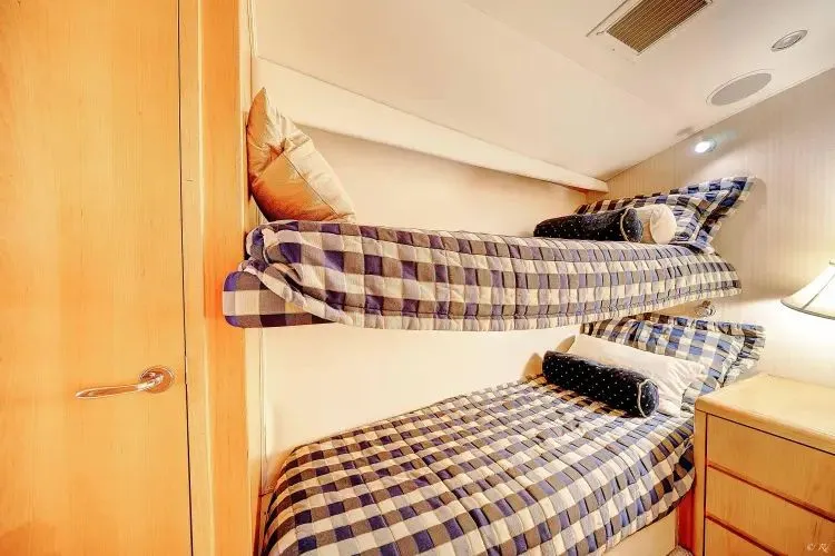 Slide: The Image of 1998 Hatteras 60 Convertible - Image 18 - 18