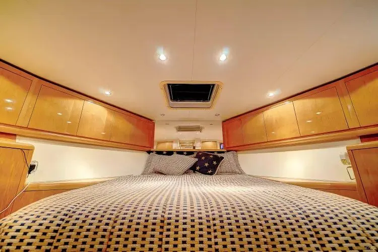 Slide: The Image of 1998 Hatteras 60 Convertible - Image 20 - 20