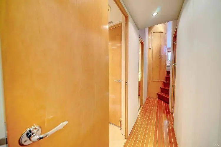 Slide: The Image of 1998 Hatteras 60 Convertible - Image 22 - 22