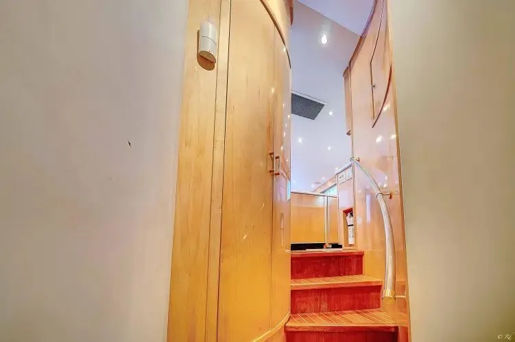 Slide: The Image of 1998 Hatteras 60 Convertible - Image 32 - 32