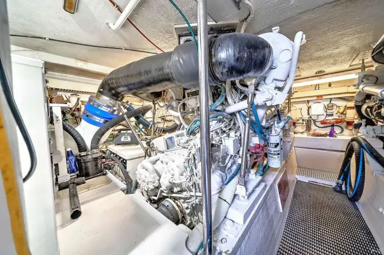 Slide: The Image of 1998 Hatteras 60 Convertible - Image 33 - 33